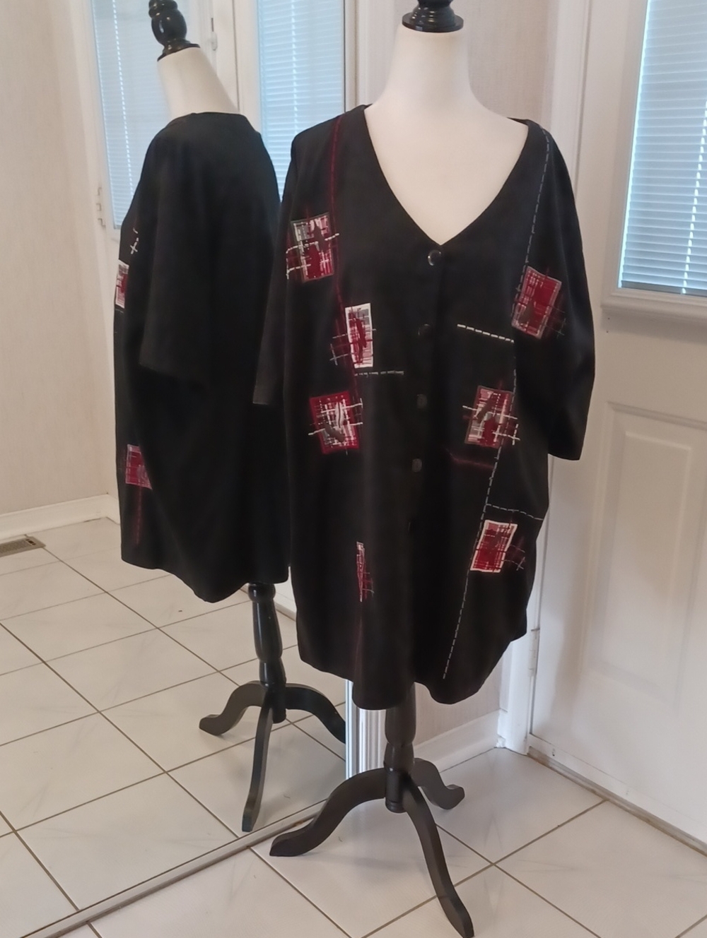 4/$80 Black Button Front Shirt with Red Embroidered Feather Detail - Size 2X